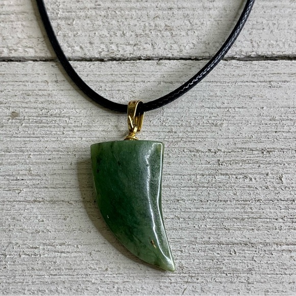 Vintage 1970's Green Jade Claw Pendant Necklace Adjustable Black Cord Chain 20" - Picture 2 of 6